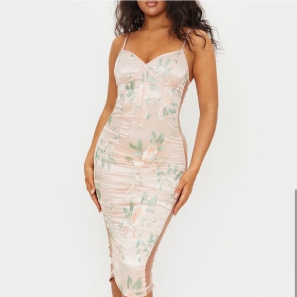 Embroidered mesh insert nude dress - Picture 3 of 7